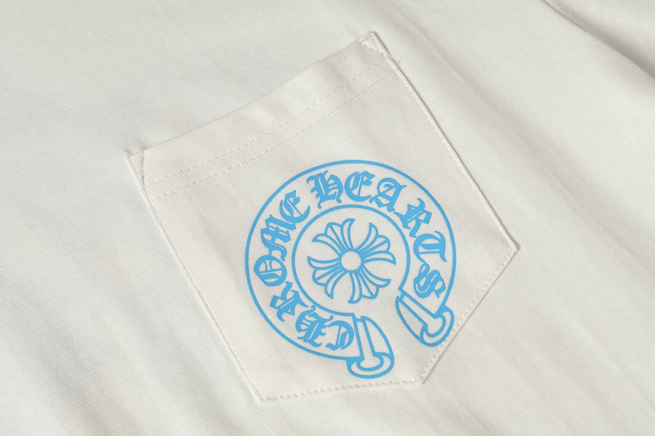P150 Cross-border running quantity model, please do not place an order if you are pursuing quality - Chrome Hearts/Chrome Heart Cross Sanskrit short-sleeved T-shirt - High weight, high density and high quality. The wool is soft, delicate and skin-friendly. It feels soft and silky. It has excellent warmth and skin-friendly properties. - Customized weaving and dyeing, no color difference. No matter the fabric or workmanship details, it is better than the ordinary version on the market. -Colour: black white -Size: S M L XL